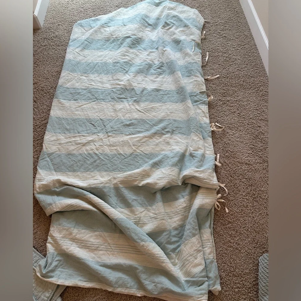 WEST ELM King Sized Duvet Cover Seafoam and Cream Striped Excellent Condition!